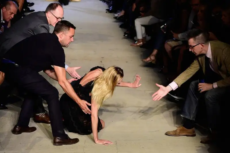 candice-swanepoel-falls-vogue-4-14sep15-getty-b.webp