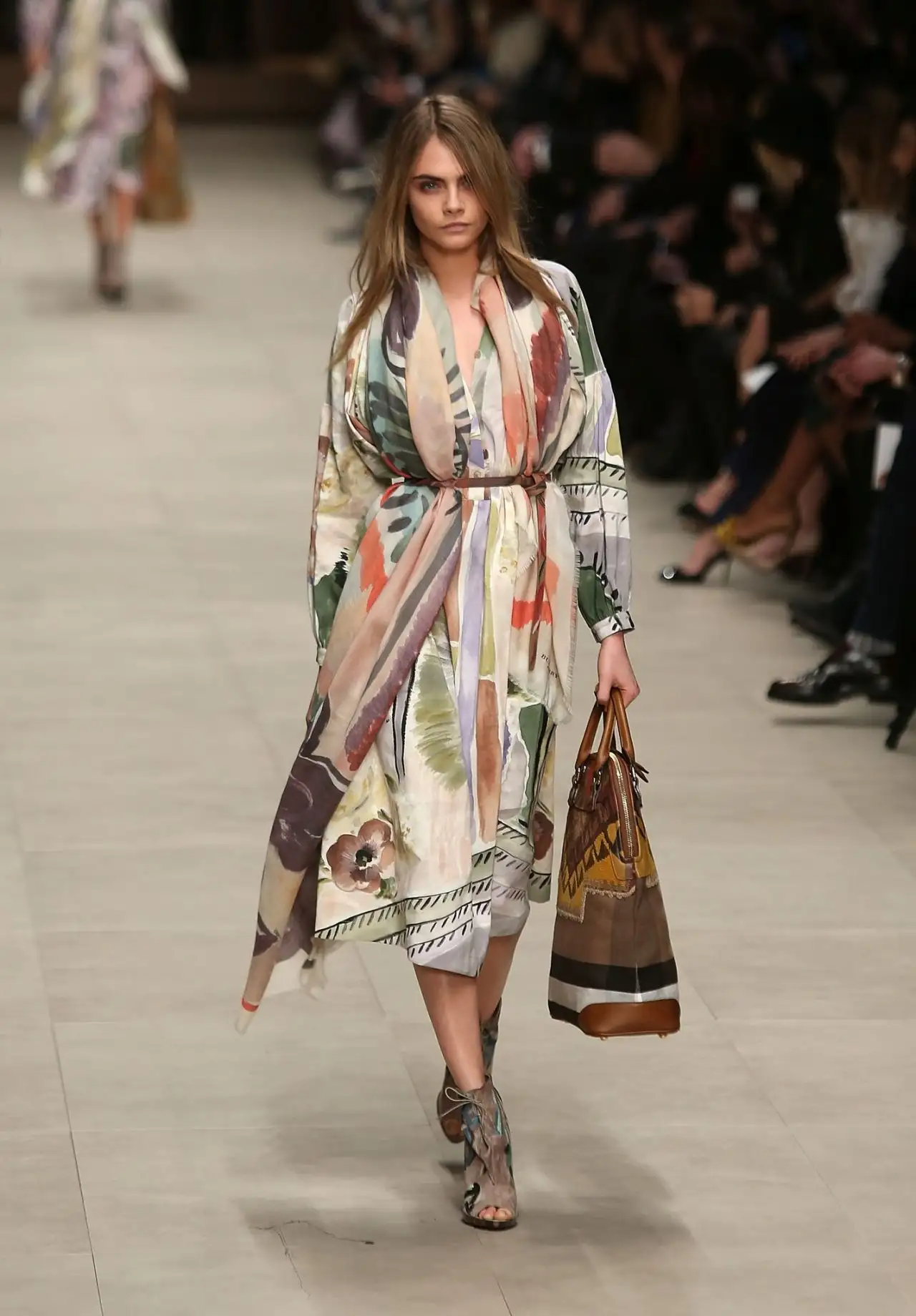 cara-delevingne-burberry-fall-winter-2014-2015-show-february-2014_4.webp