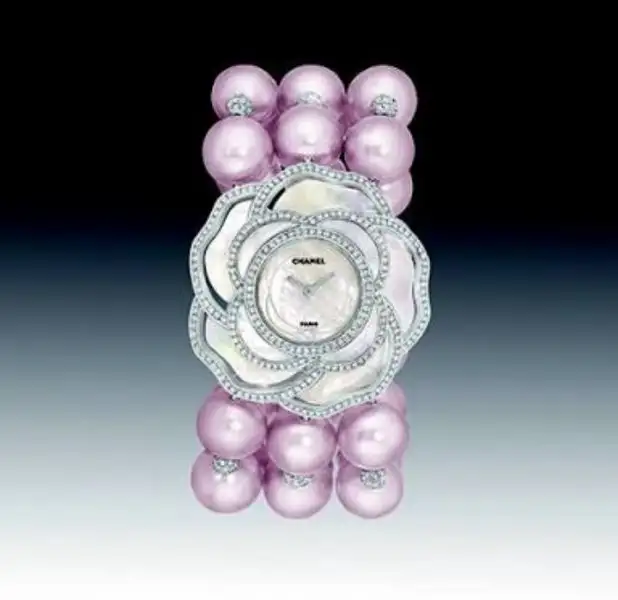 chanel-pembe-inci-saat-modeli.webp