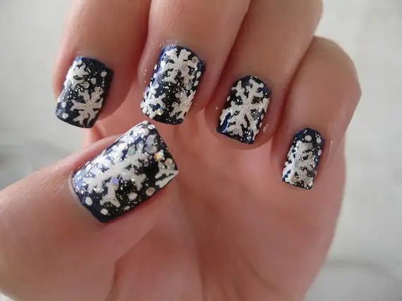 Christmas-Holiday-Nail-Art-Designs-Ideas-Youve-Never-Seen_03.webp