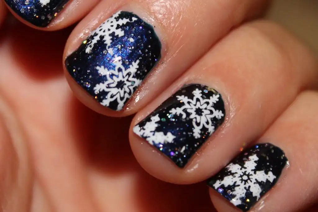 Christmas-Nail-Designs.webp