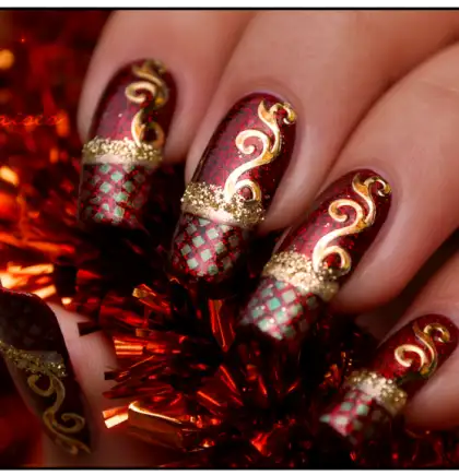 Christmas-nails-1-420x435.webp