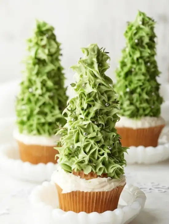 christmas-tree-cupcakes.webp