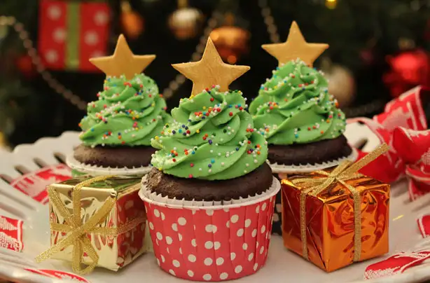 Christmas-tree-cupcakes.webp