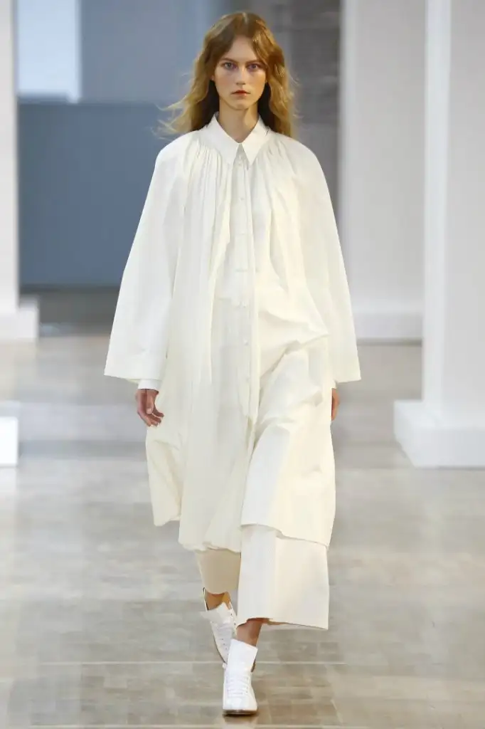 christophe-lemaire-ilkbahar-yaz-2016-paris-moda-haftasi-_lem0025.webp