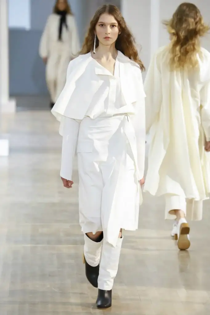 christophe-lemaire-ilkbahar-yaz-2016-paris-moda-haftasi-_lem0037.webp