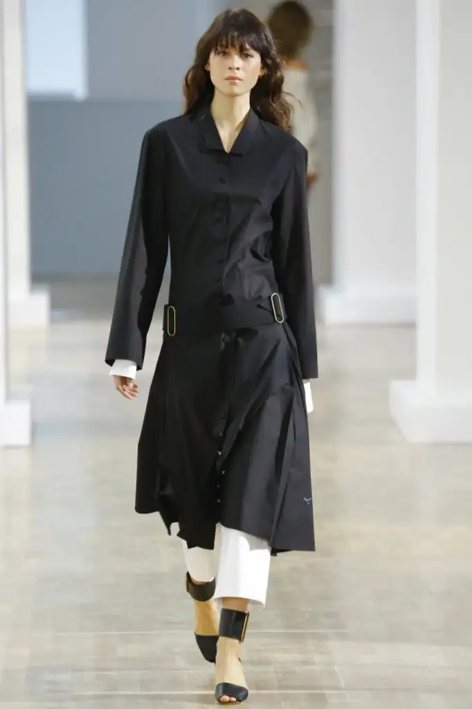 christophe-lemaire-ilkbahar-yaz-2016-paris-moda-haftasi-_lem0097.webp