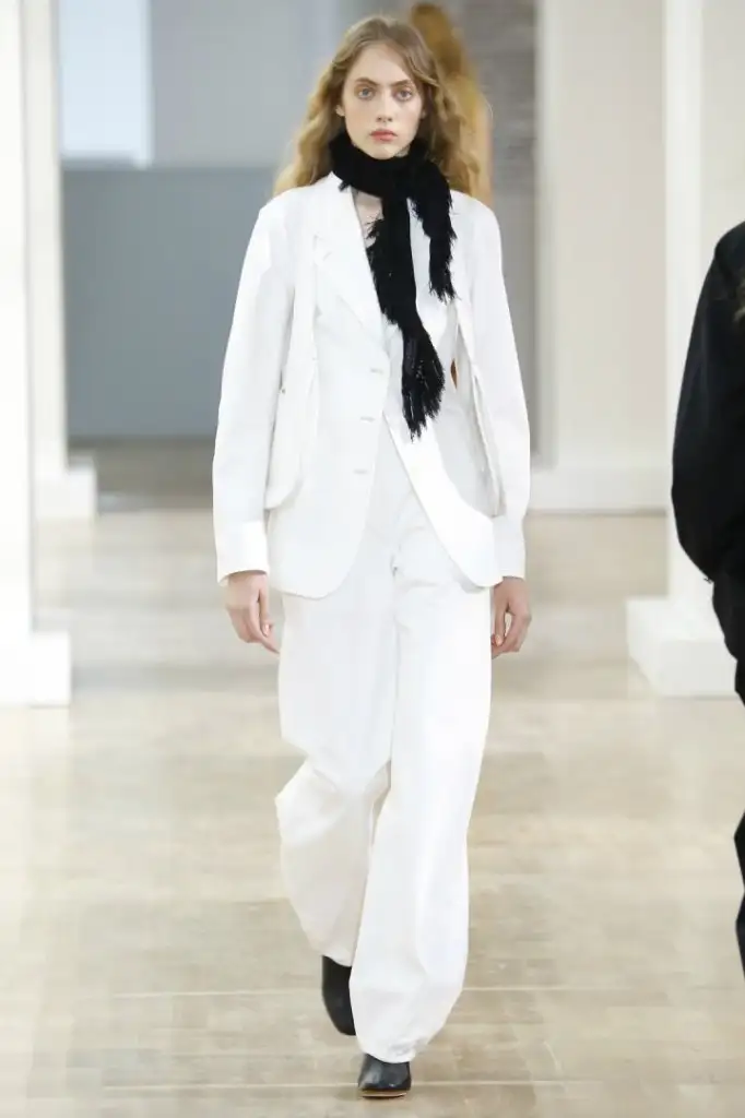 christophe-lemaire-ilkbahar-yaz-2016-paris-moda-haftasi-_lem0397.webp