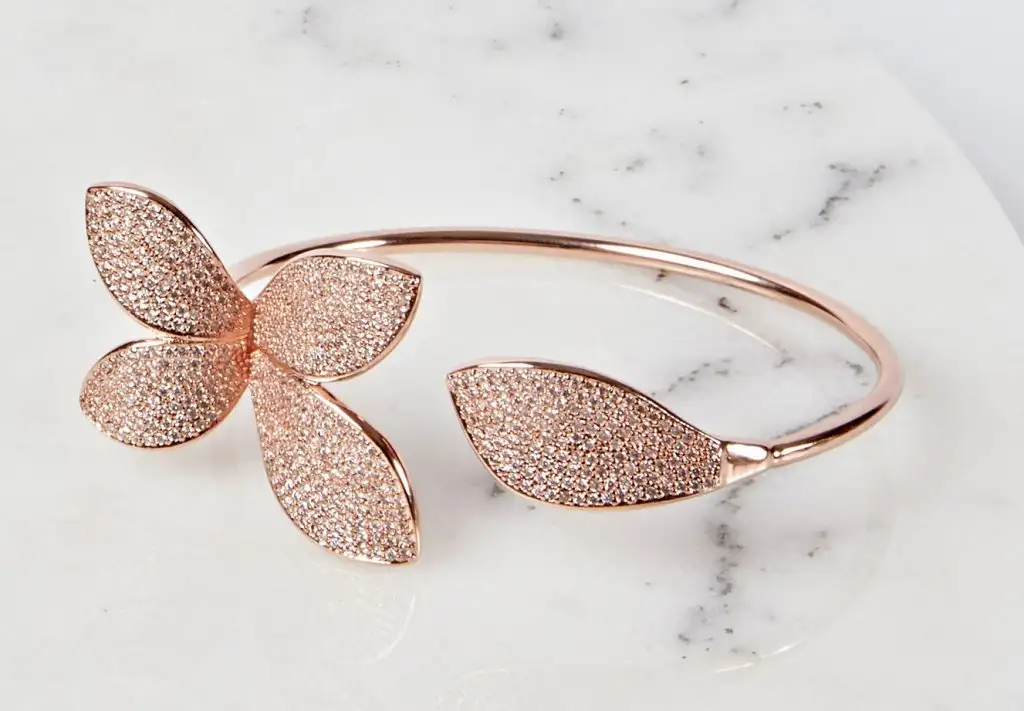 cicek-motifli-rose-gold-abiye-bilezik-abiye-taki-oleg-cassini-14352-67-B.webp