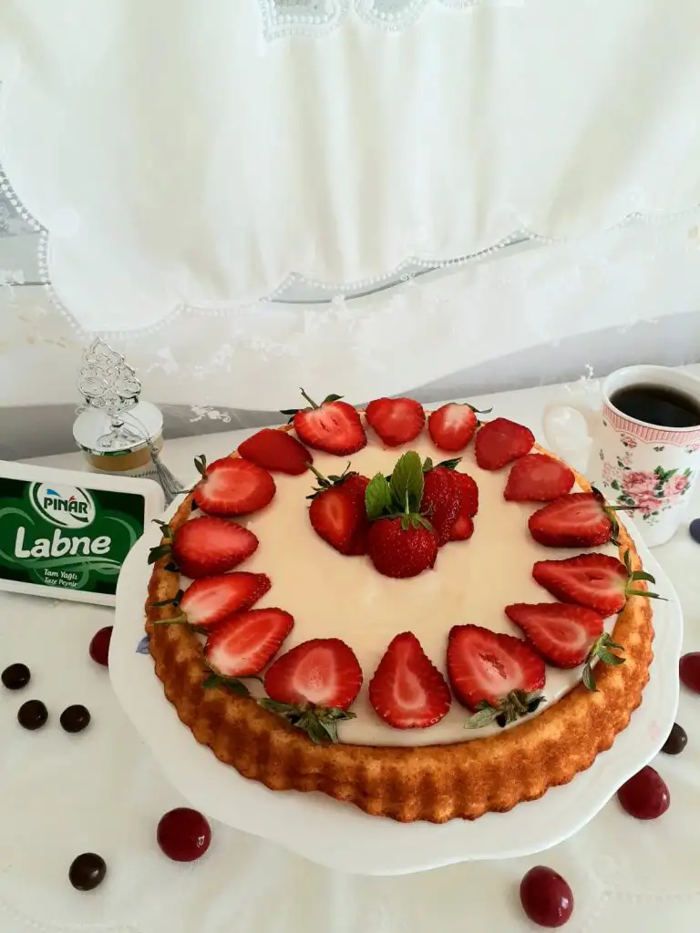 çilekli tart.webp
