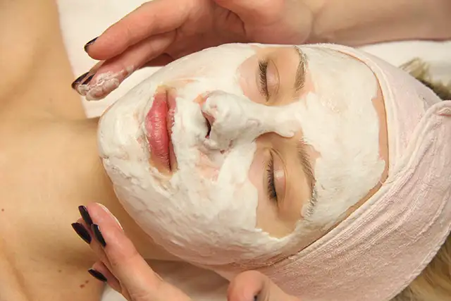 cilt-delikleri-icin-etkili-cilt-maskeleri-2.webp