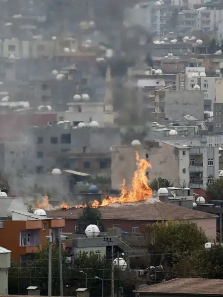 cizre-de-cop-kamyonu-barikat-malzemesi-tasiyor-7977411_7713_m.webp