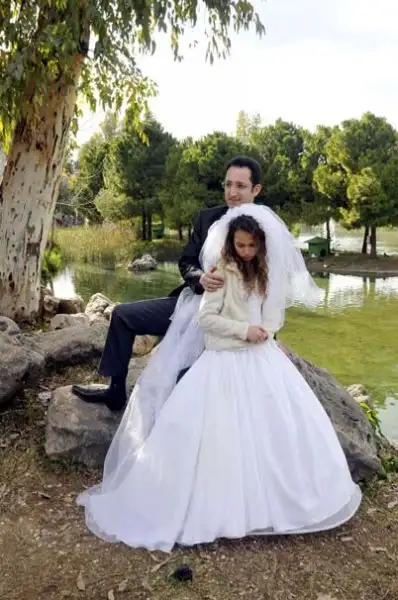 cocukla-evlenmek-isteyen-adamin-deneyi-antalya-da-yapildi-6709321.webp