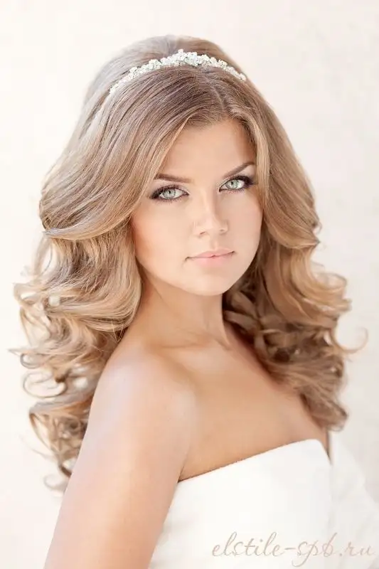 coiffure-mariee-cheveux-detaches-5.webp