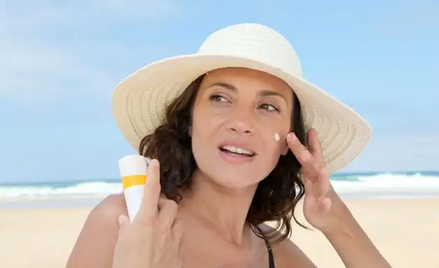 Como-proteger-la-piel-de-los-efectos-del-sol-3.webp