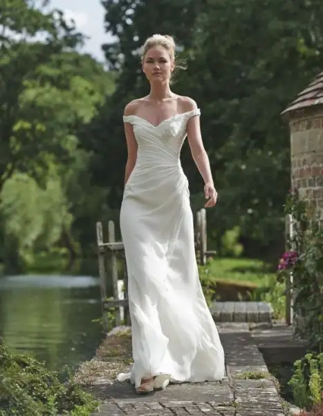 Coryn-front-570x732.webp