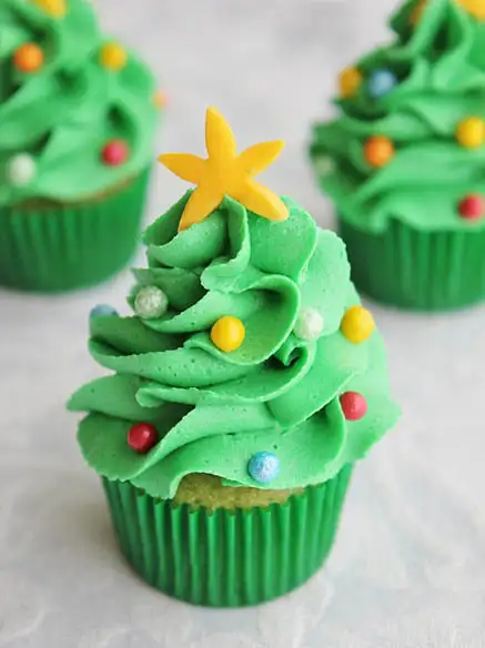 Cupcake-Christmas-Tree-05.webp
