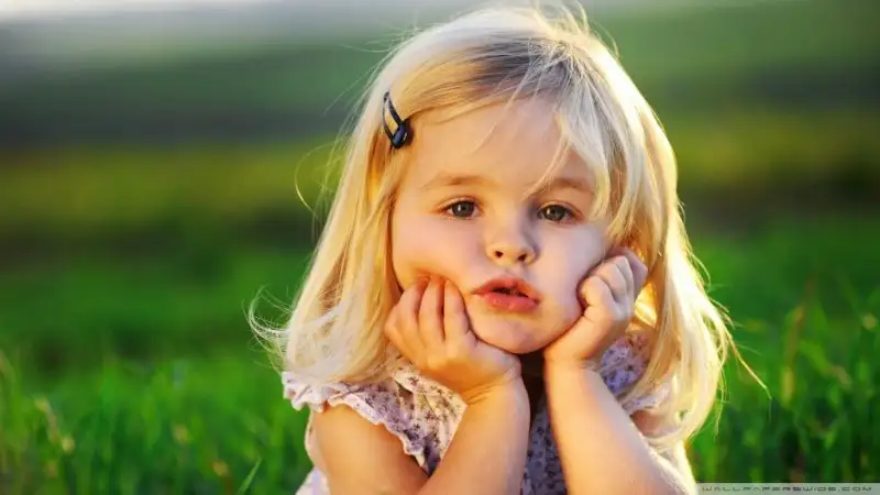cute_baby_girl-wallpaper-1024x576.webp