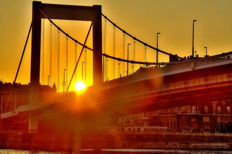 d28c56738d08410a9bf95f118d89a8b5.jpg.1000x0_q85_autocrop_crop-smart_upscale.webp