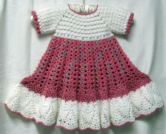 dantel-bebek-elbisesi.webp