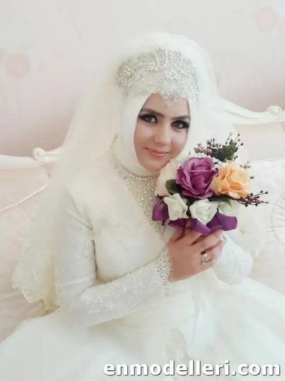 dantel-kol-kapalı-gelinlik-modelleri-2014.webp