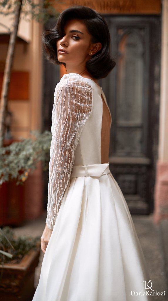 Daria-Karlozi-Wedding-Dresses-2021-08162-Warm-atmosphere-2.jpg