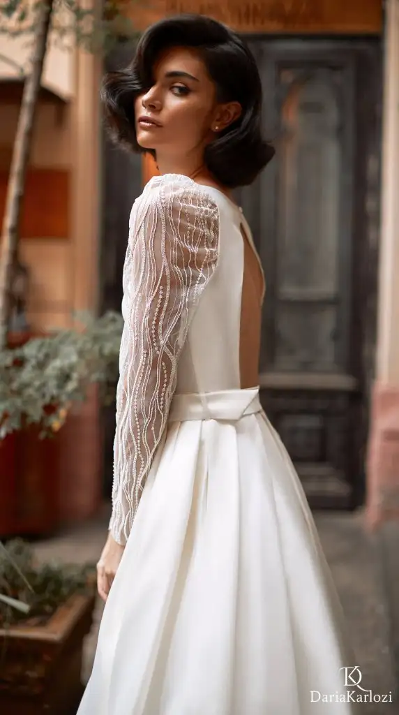 Daria-Karlozi-Wedding-Dresses-2021-08162-Warm-atmosphere-2.webp