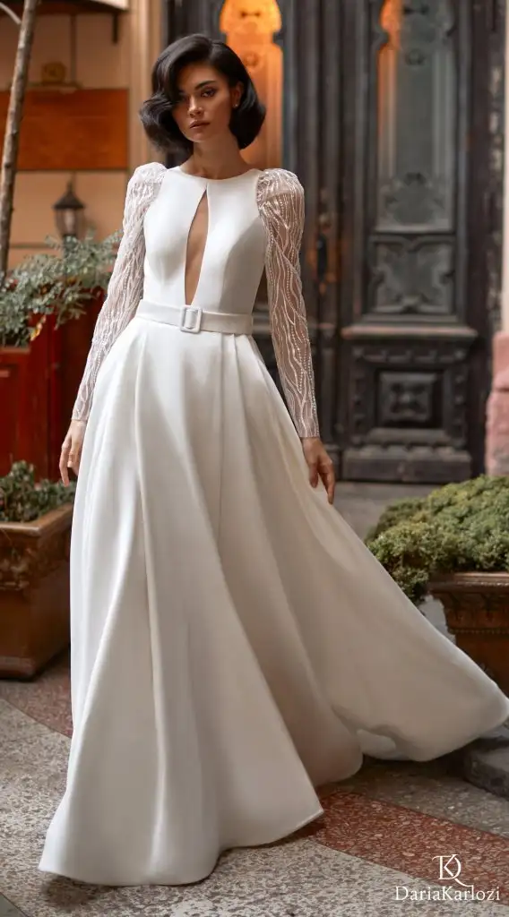 Daria-Karlozi-Wedding-Dresses-2021-08162-Warm-atmosphere-3.webp