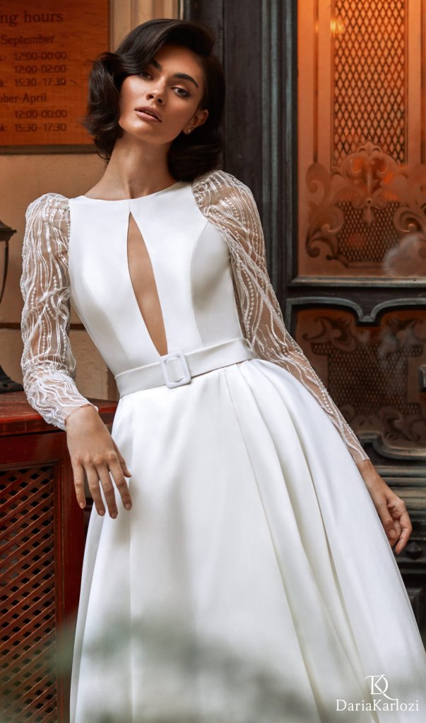 Daria-Karlozi-Wedding-Dresses-2021-08162-Warm-atmosphere-4.jpg