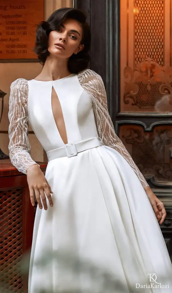 Daria-Karlozi-Wedding-Dresses-2021-08162-Warm-atmosphere-4.webp