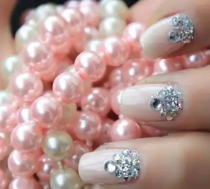 Decorazioni-unghie-sposa-2013-nail-art-foto.webp