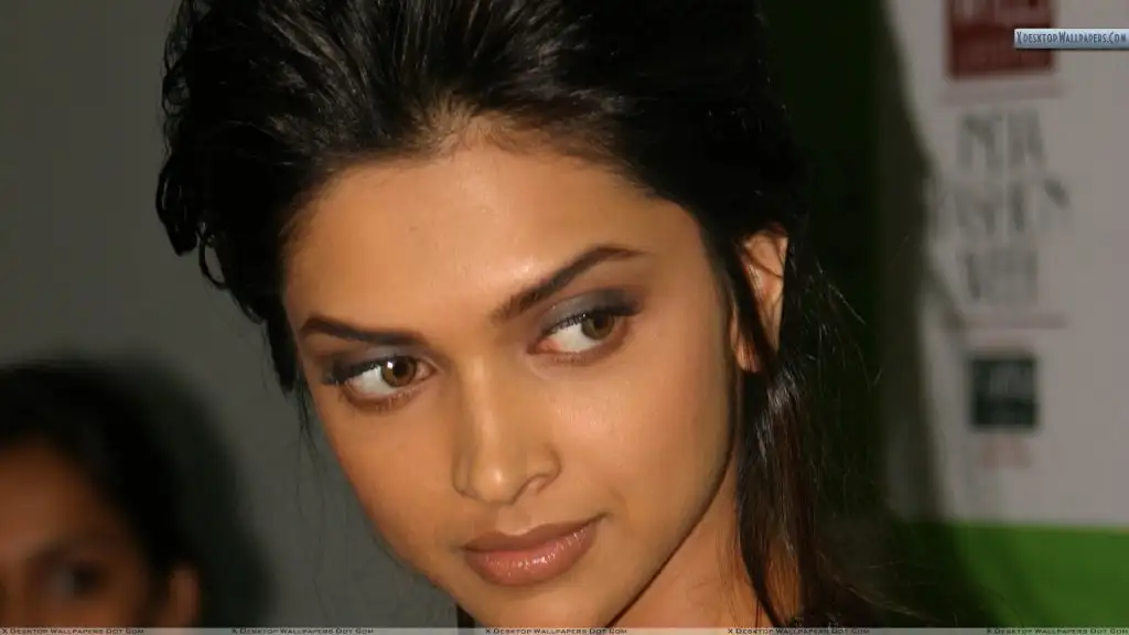 Deepika-Padukone-Looking-Side-Face-Closeup.webp