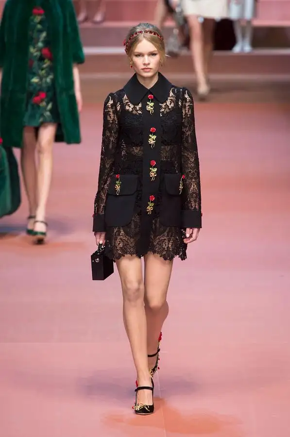 defile-dolce-amp-gabbana-automne-hiver-2015-2016-milan-look-10.webp