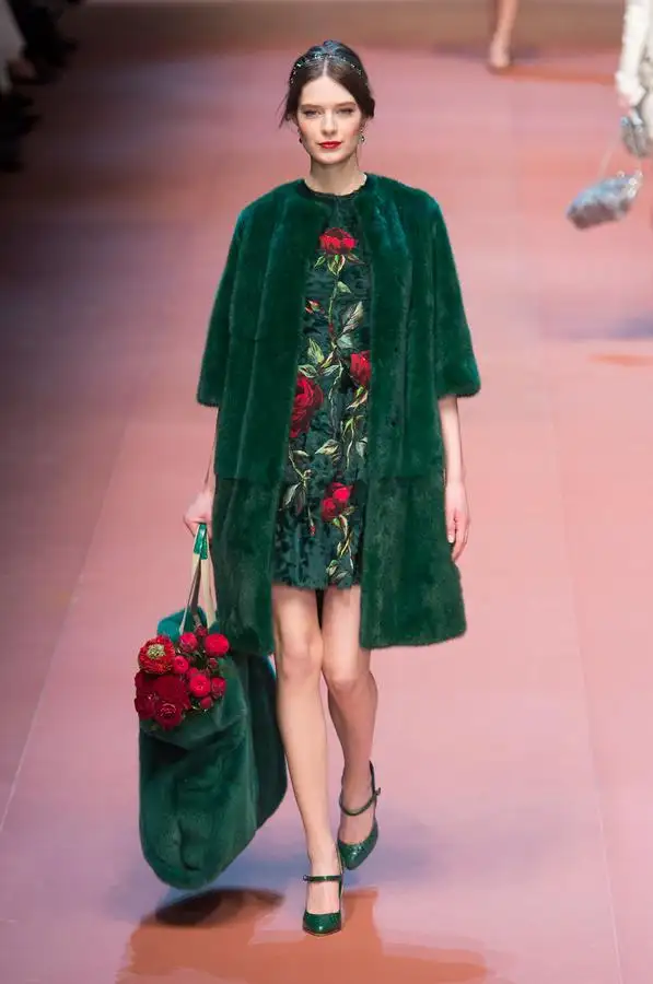 defile-dolce-amp-gabbana-automne-hiver-2015-2016-milan-look-11.webp