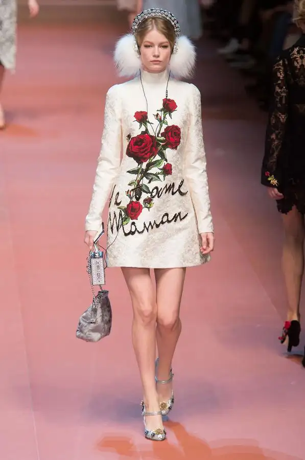 defile-dolce-amp-gabbana-automne-hiver-2015-2016-milan-look-12.webp