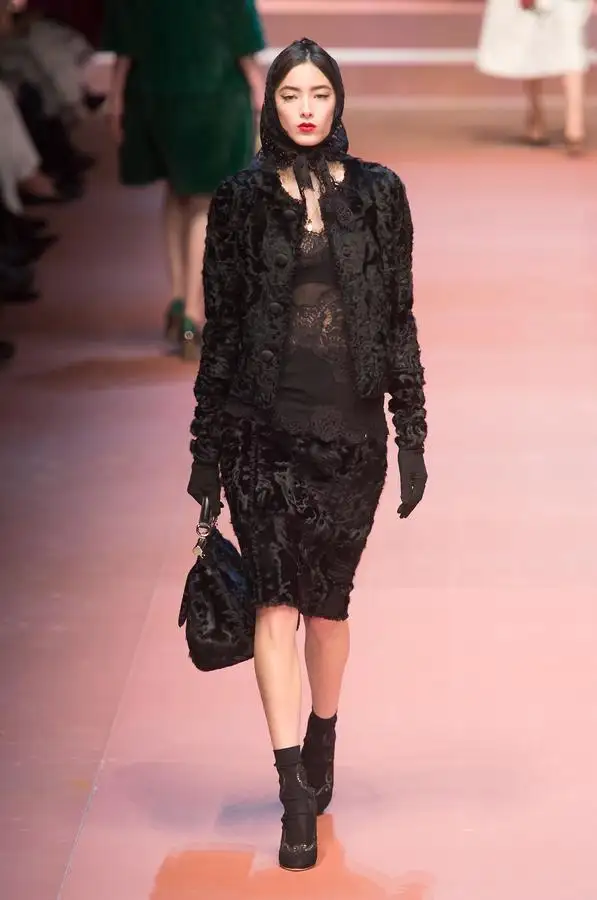 defile-dolce-amp-gabbana-automne-hiver-2015-2016-milan-look-14.webp