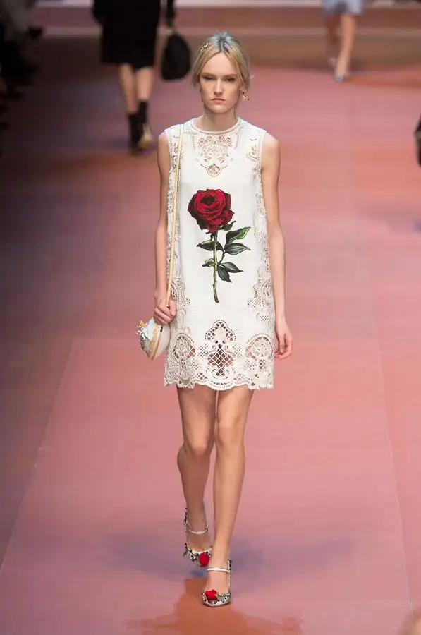 defile-dolce-amp-gabbana-automne-hiver-2015-2016-milan-look-17.webp