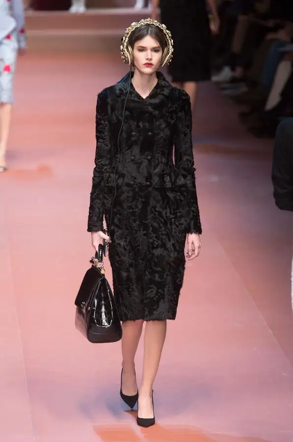 defile-dolce-amp-gabbana-automne-hiver-2015-2016-milan-look-18.webp