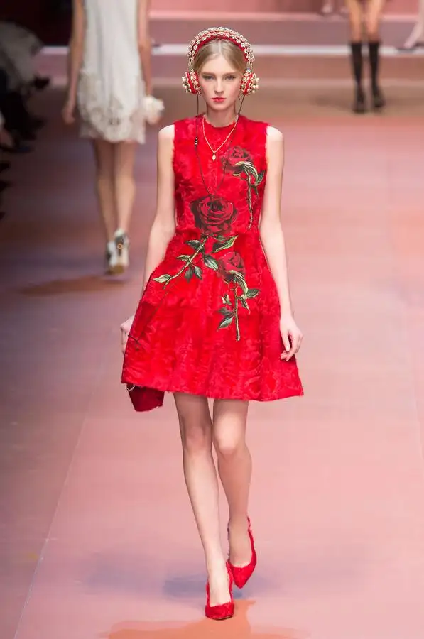 defile-dolce-amp-gabbana-automne-hiver-2015-2016-milan-look-20.webp