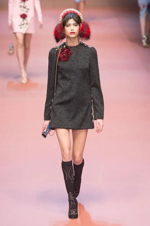 defile-dolce-amp-gabbana-automne-hiver-2015-2016-milan-look-22.webp
