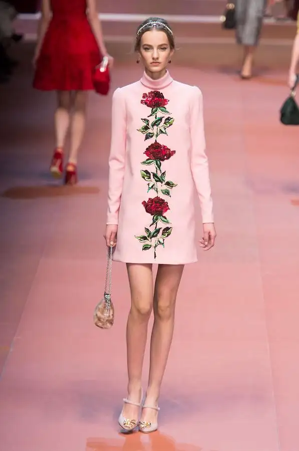 defile-dolce-amp-gabbana-automne-hiver-2015-2016-milan-look-23.webp
