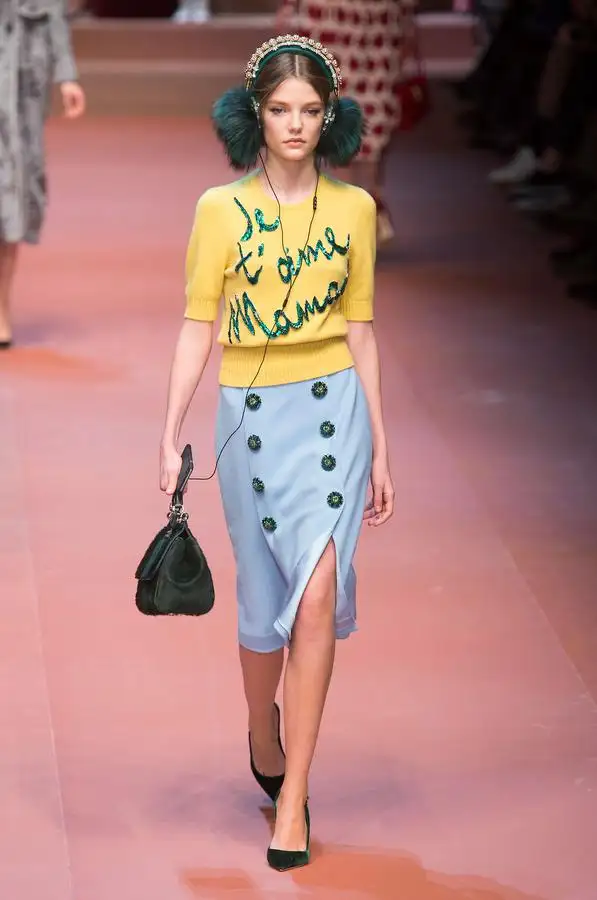 defile-dolce-amp-gabbana-automne-hiver-2015-2016-milan-look-24.webp