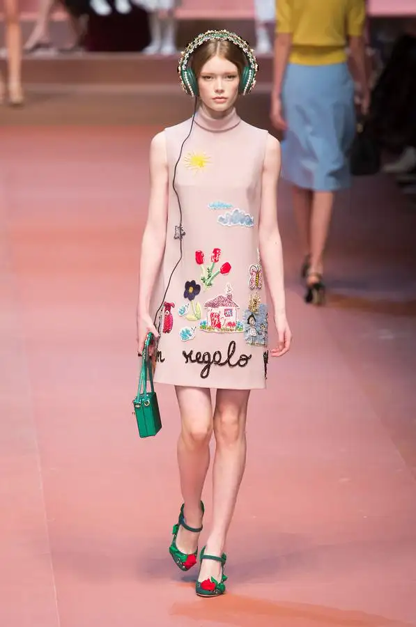 defile-dolce-amp-gabbana-automne-hiver-2015-2016-milan-look-27.webp