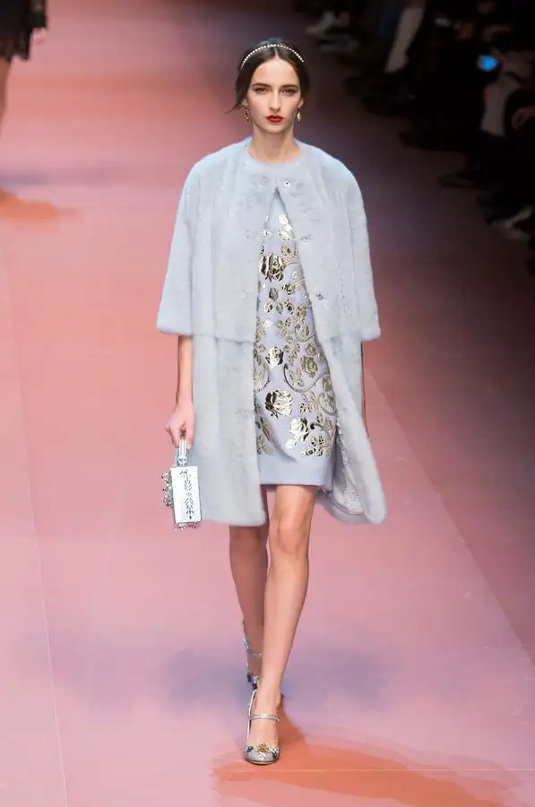 defile-dolce-amp-gabbana-automne-hiver-2015-2016-milan-look-9.webp