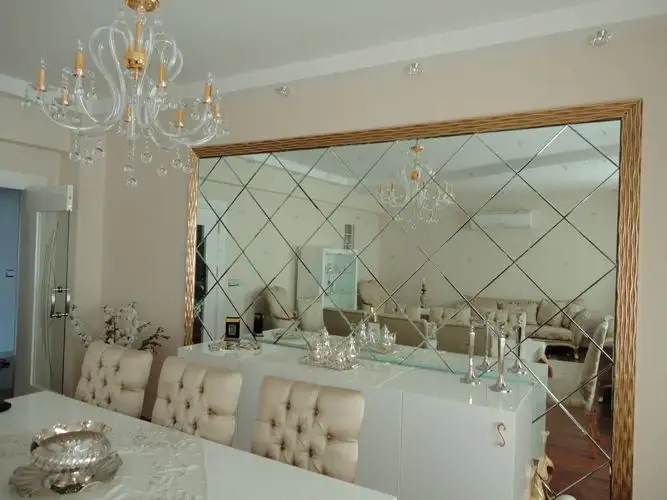 Salonda MASA ARKASI DUVARA DEKOR FİKRİ Kadınlar Kulübü