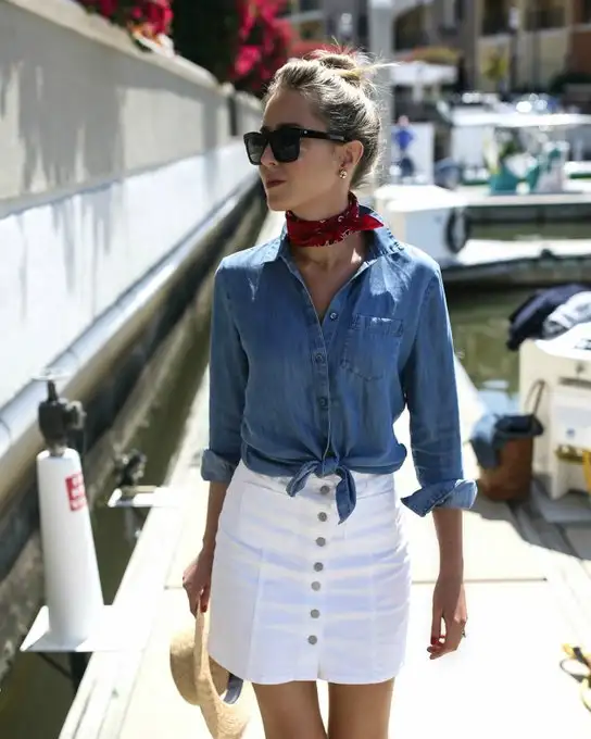 Denim_Etek_Nasil_Kombinlenir_sokak_modasi (2).webp