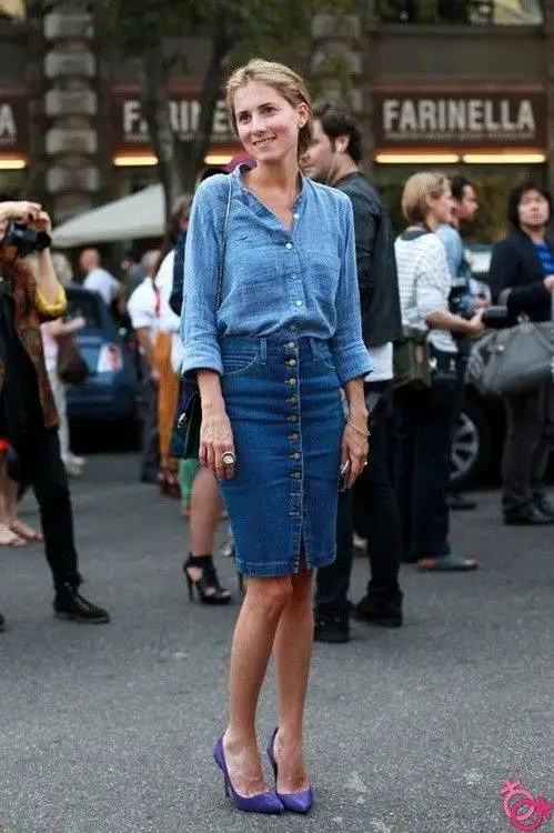 Denim_Etek_Nasil_Kombinlenir_sokak_modasi (4).webp