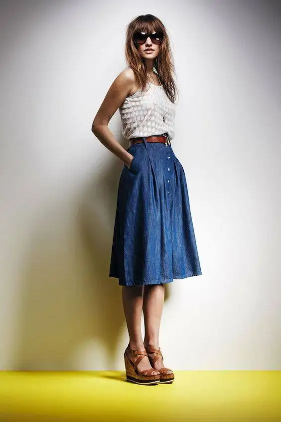 Denim_Etek_Nasil_Kombinlenir_sokak_modasi (8).webp