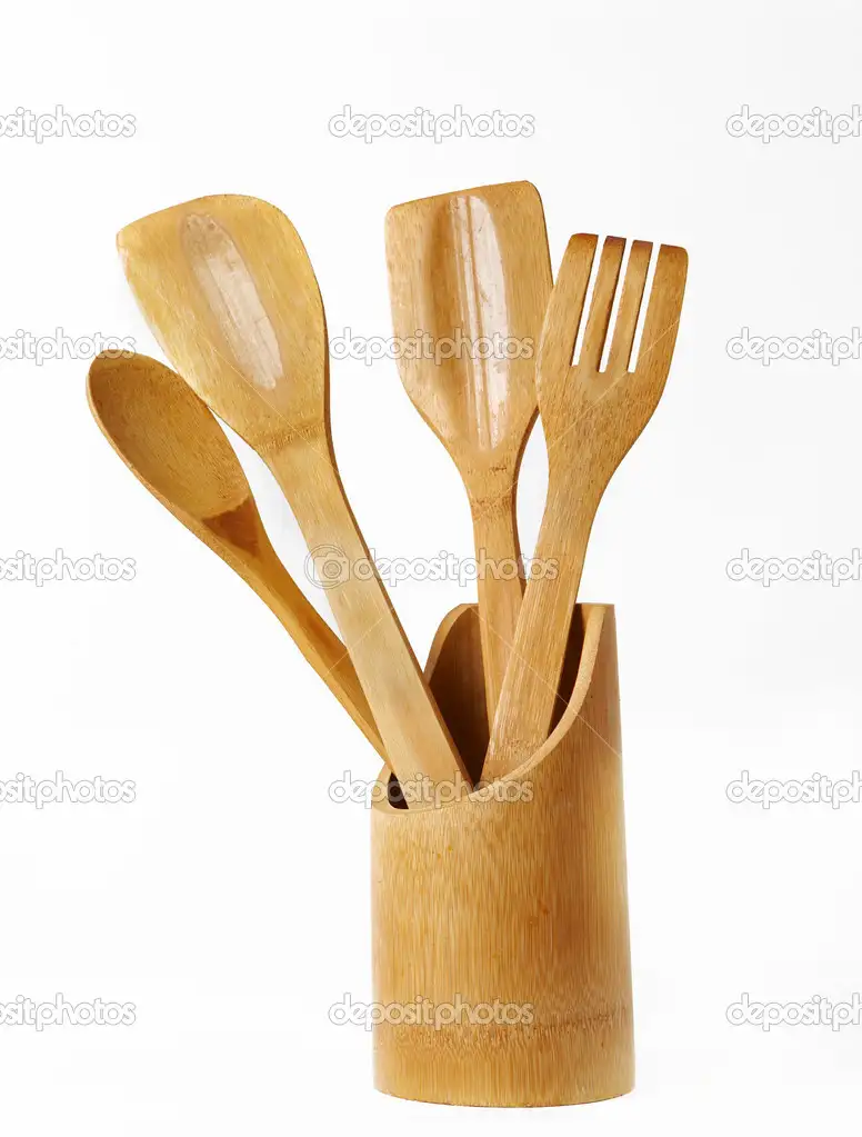 depositphotos_2505966-Wooden-kitchen-utensils.webp