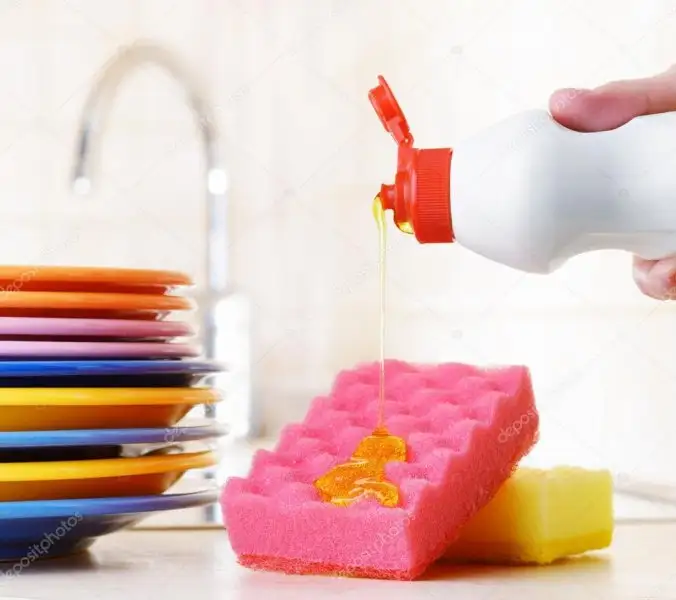 depositphotos_42821423-stock-photo-several-plates-and-a-kitchen.webp